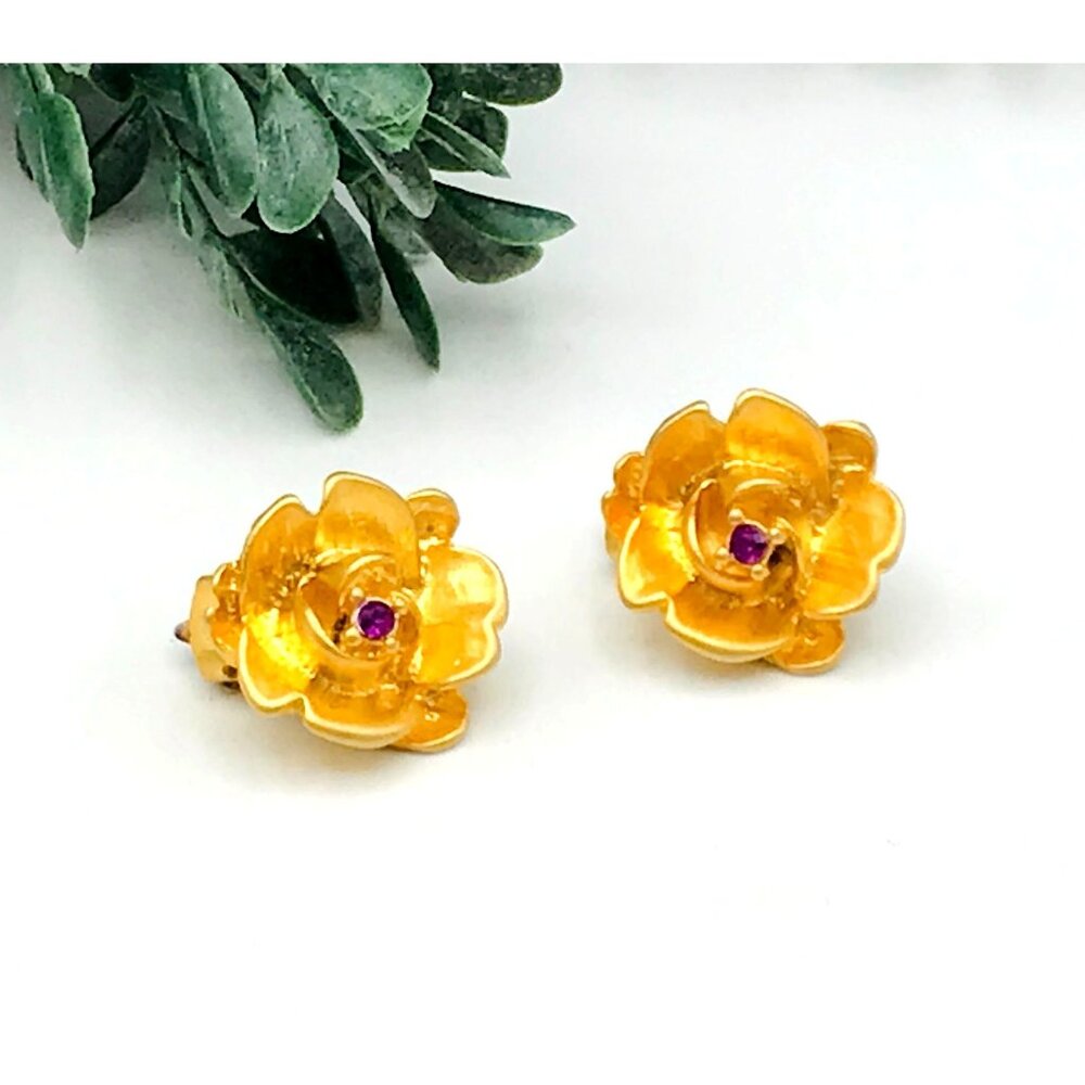 Vintage Gold-Tone Floral Clip-On Earrings With purple rhinestone Center Gemstone